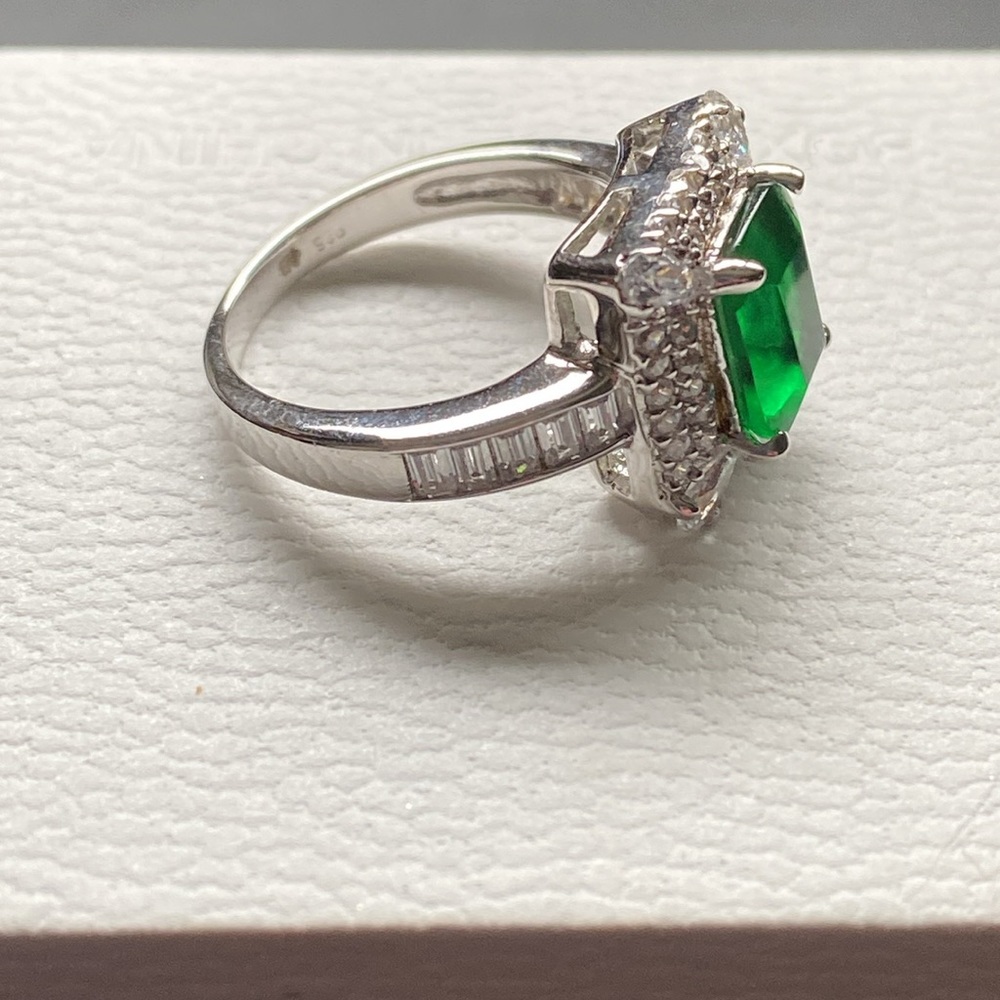 925 Silver Emerald & Crystal Ring - Picture 2 of 5